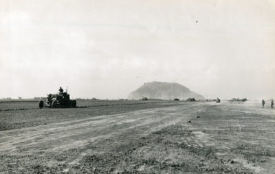 Work On Motoyama Airfield Iwo Jima 1945 Wikimedia 400x253