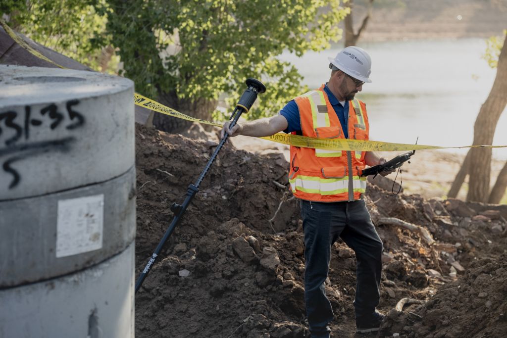 Civil Construction Photo Application Trimble ST30 002 HR 1